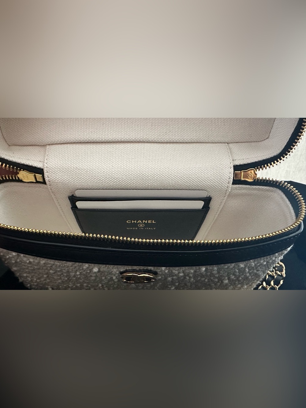 CHANEL Coco Beach 2026 Half Vanity Top-Handle Bag with Black Trim - Picture 4 of 13